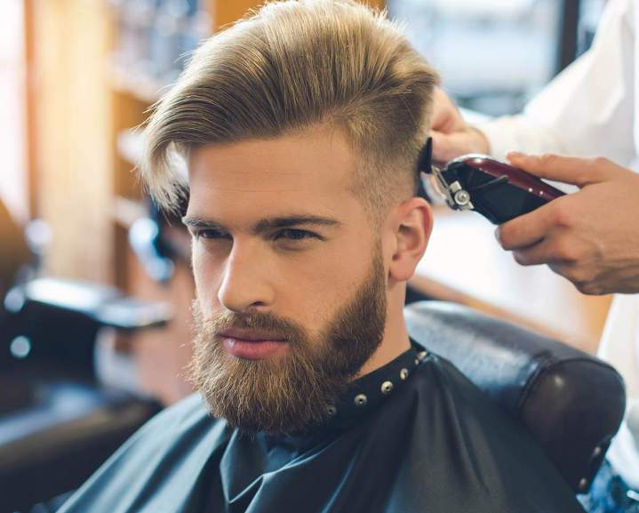 Une coupe de cheveux assortie à la barbe